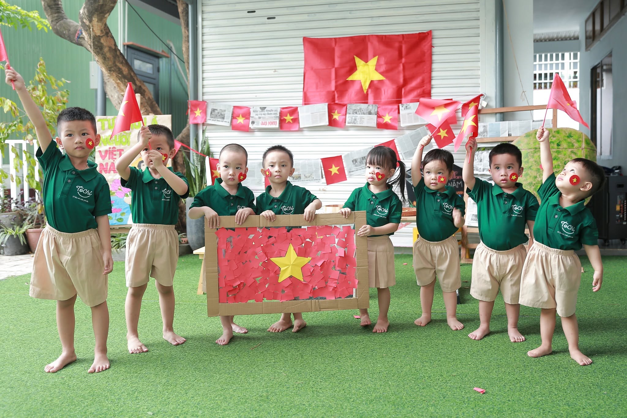 VIỆT NAM ƠI,  TỰ HÀO TRONG TIM CON!